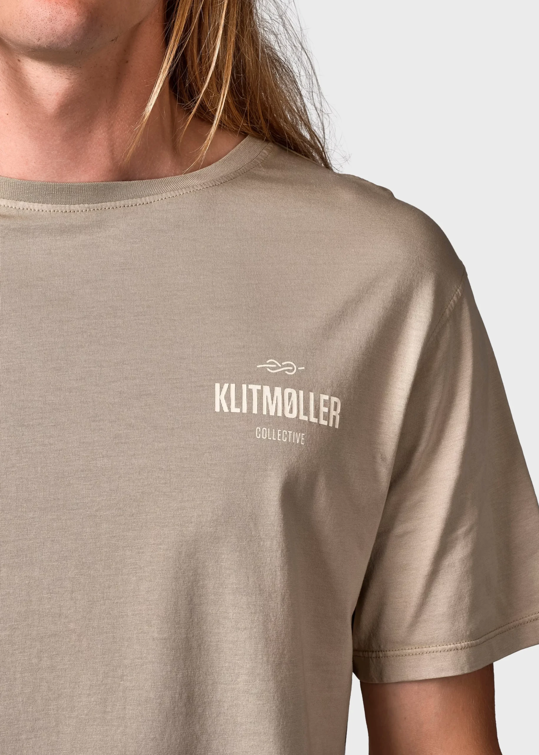 Klitmoller Collective T-shirts-Mens small logo tee - Sand Anthracite